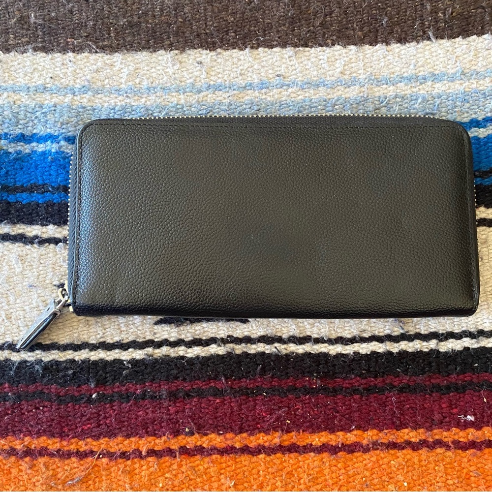 Luxspire Black Leather Zip around Wallet! Like New!
